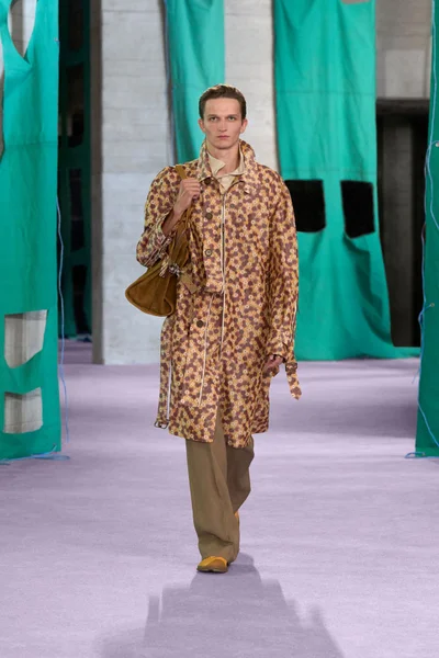 Look 37